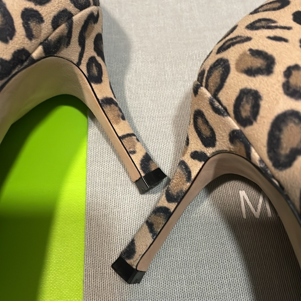Manolo Blahnik leopard suede heels - Picture 10 of 13